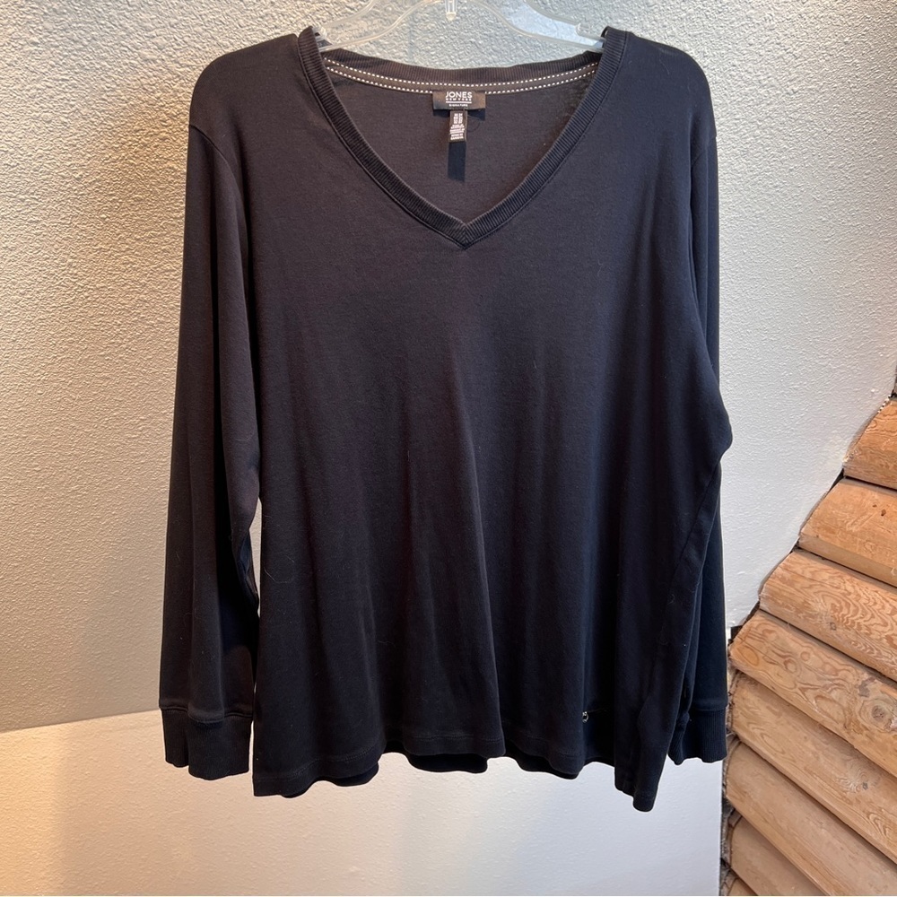 JONES NEW YORK Black long sleeve Tee w/V-neck. Size 2X. 100% Cotton